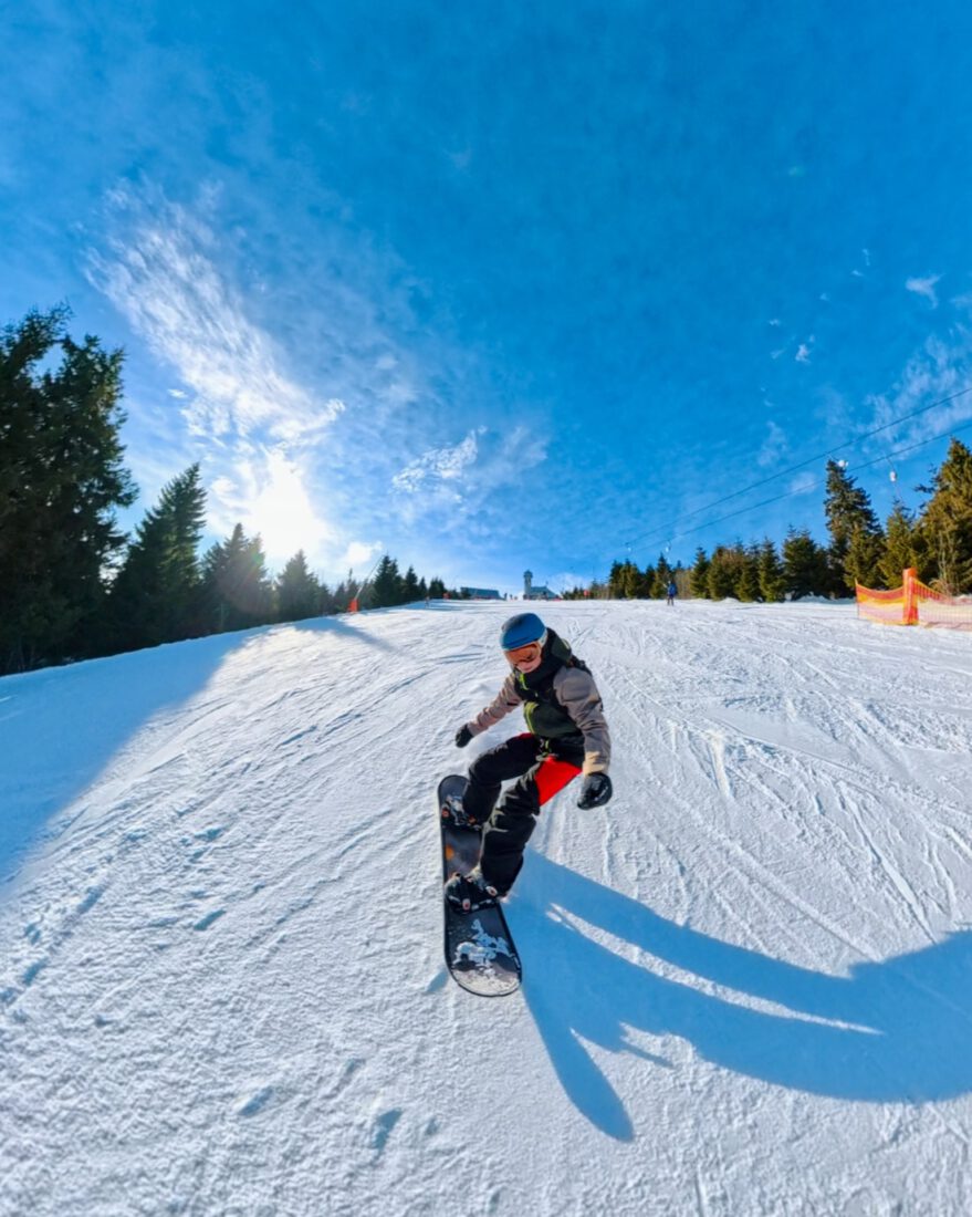 Ben auf dem Snowboard in Oberwiesenthal