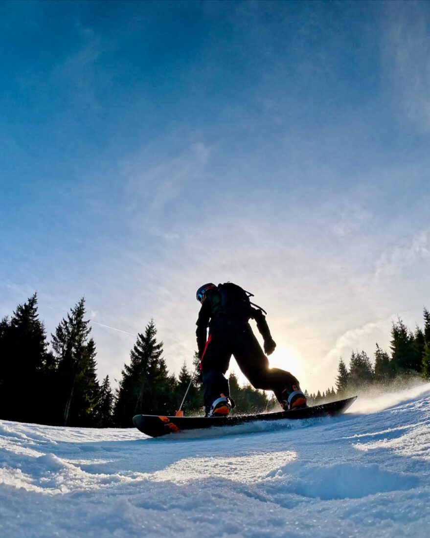 Flo auf dem Snowboard auf der Himmelsleiter in Oberwiesenthal