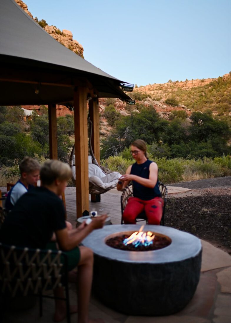 Melanie, Flo und Ben machen Marshmellows im Open Sky Zion