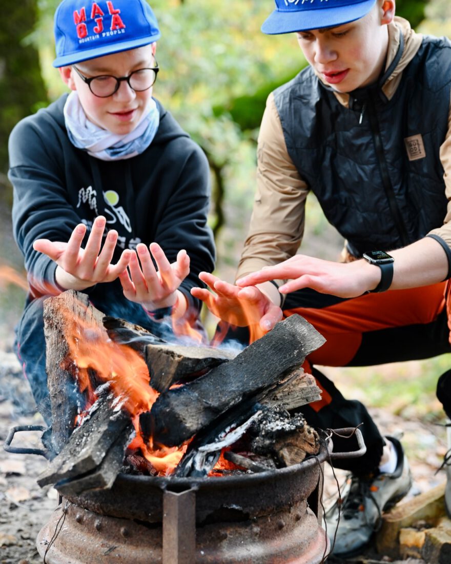 Ben und Flo am Feuer in Ain Drahem