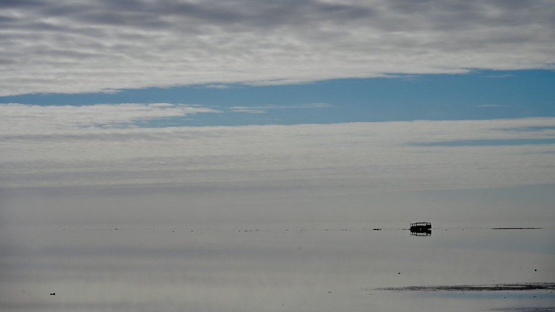 Das Wrack vom Bus im Chott el Djerid