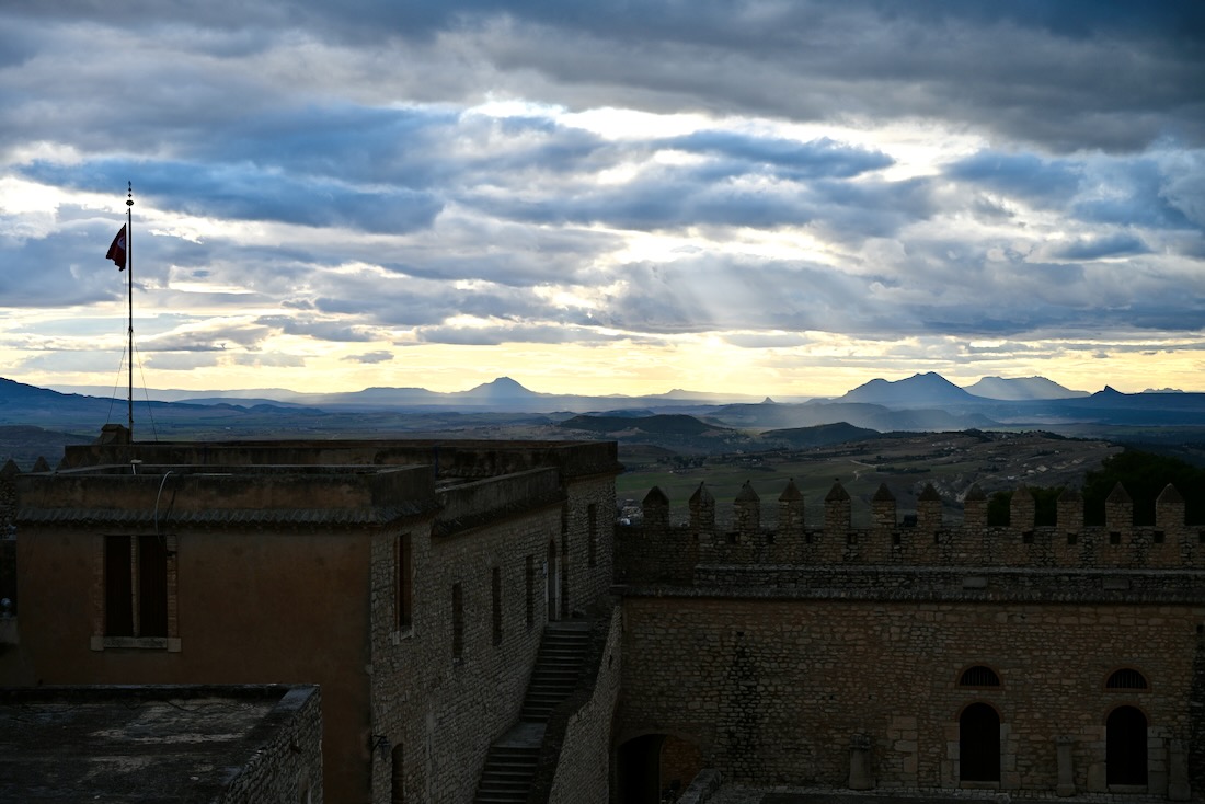 Der Sonnenuntergang über dem Kasbah El Kef