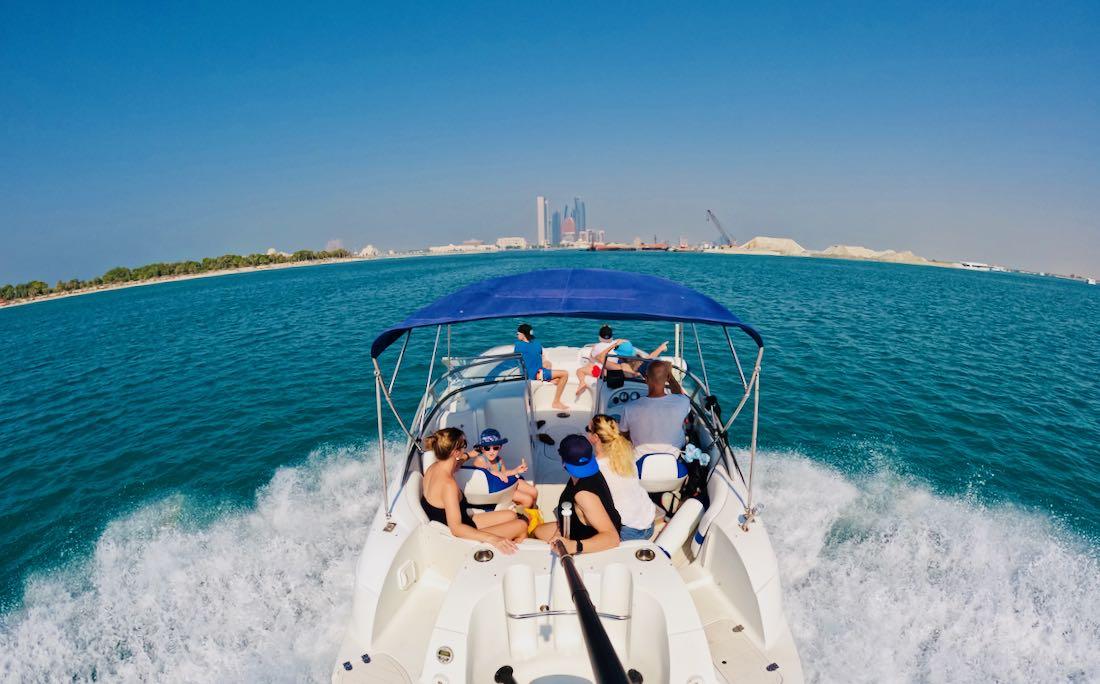 Auf dem Boot in Abu Dhabi