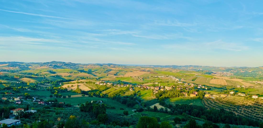 Blick von Montegridolfo auf unserem Roadtrip