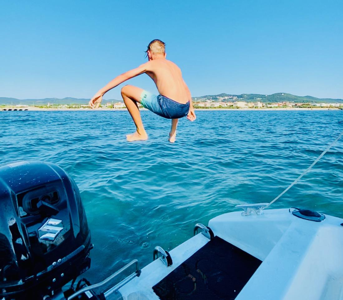 Flo jump ins Mittelmeer