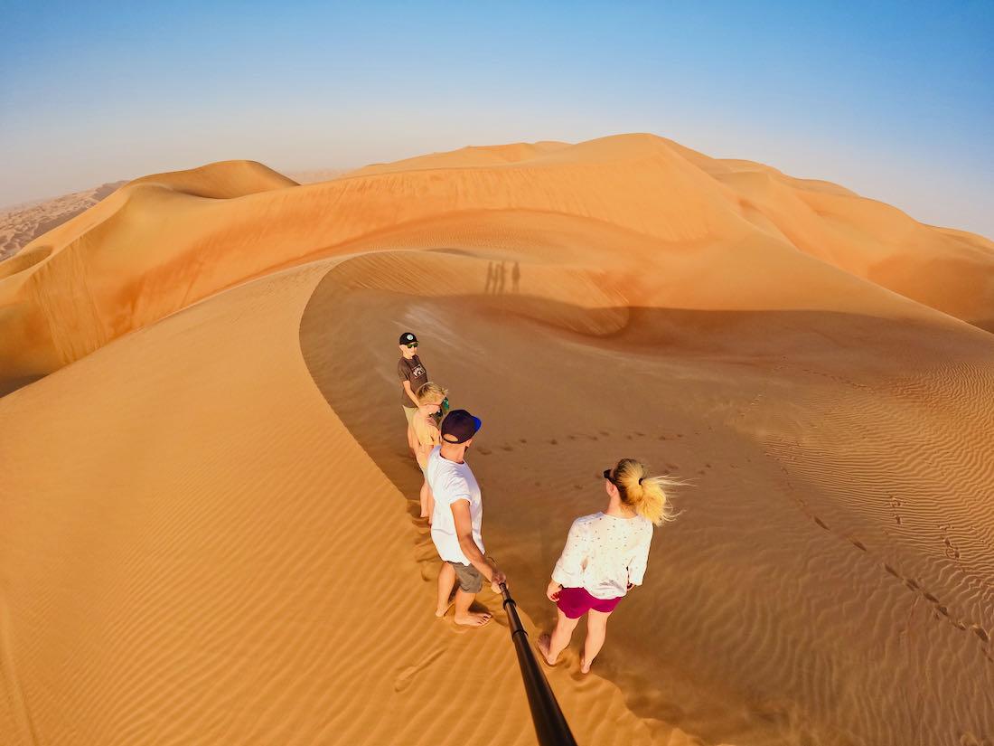 Fravely in der Wüste mit Schatten