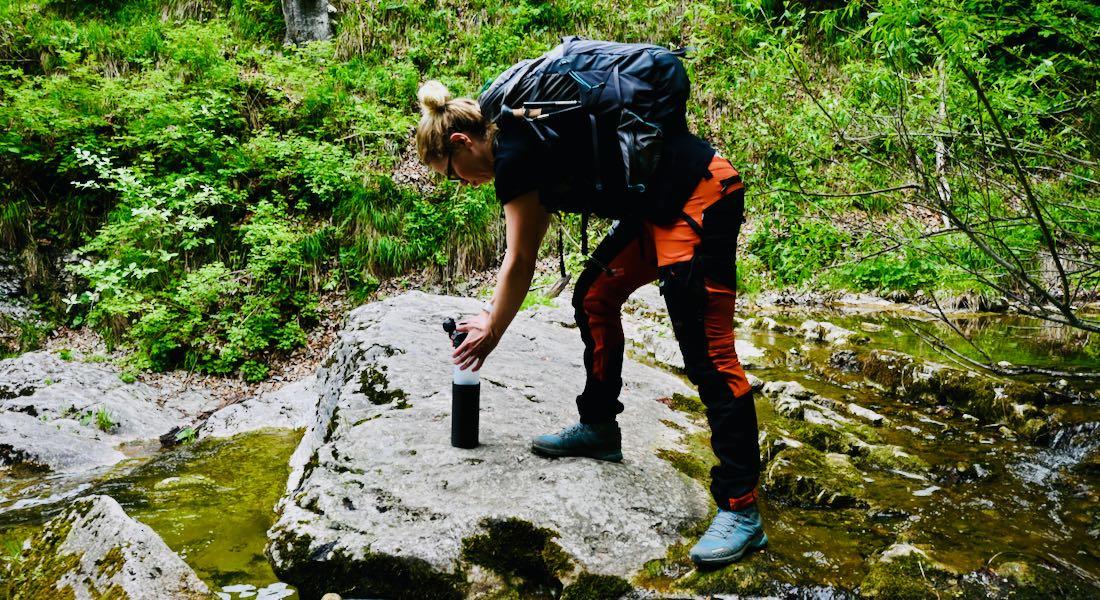 GRAYL GeoPress Filte in die Behälter drücken