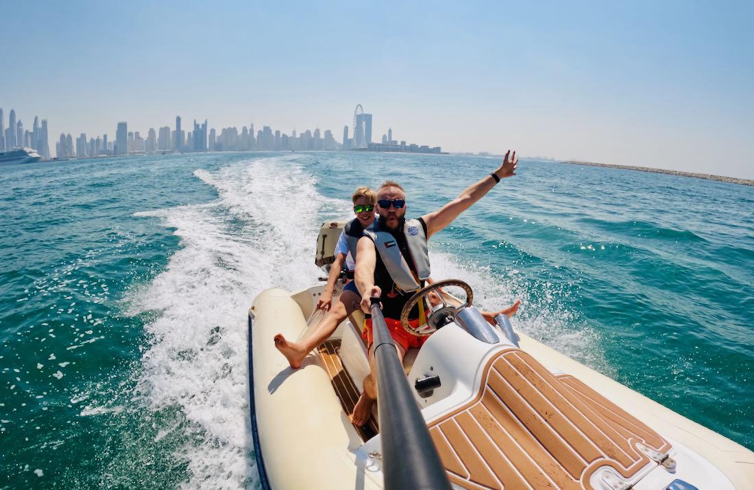 Flo und Thomas auf dem HERO Boot