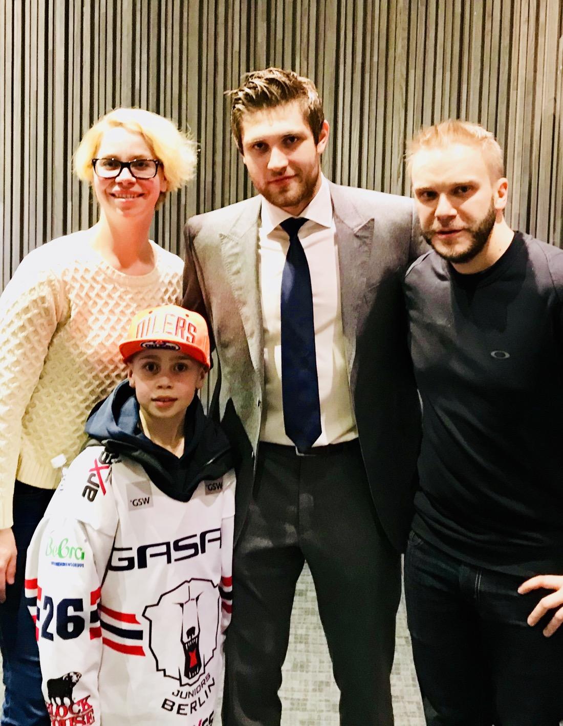 Fravely mit Leon Draisaitl von den Edmonton Oilers
