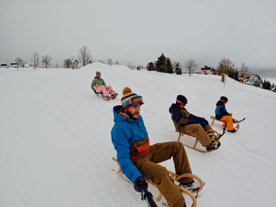 Rodeln in Oberwiesenthal auf dem Rodelhang.