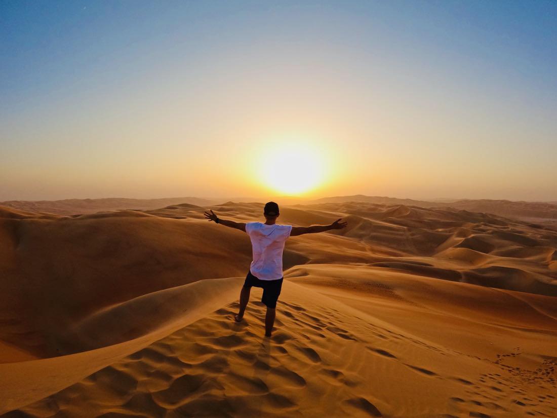 Thomas genießt den Sonnenuntergang