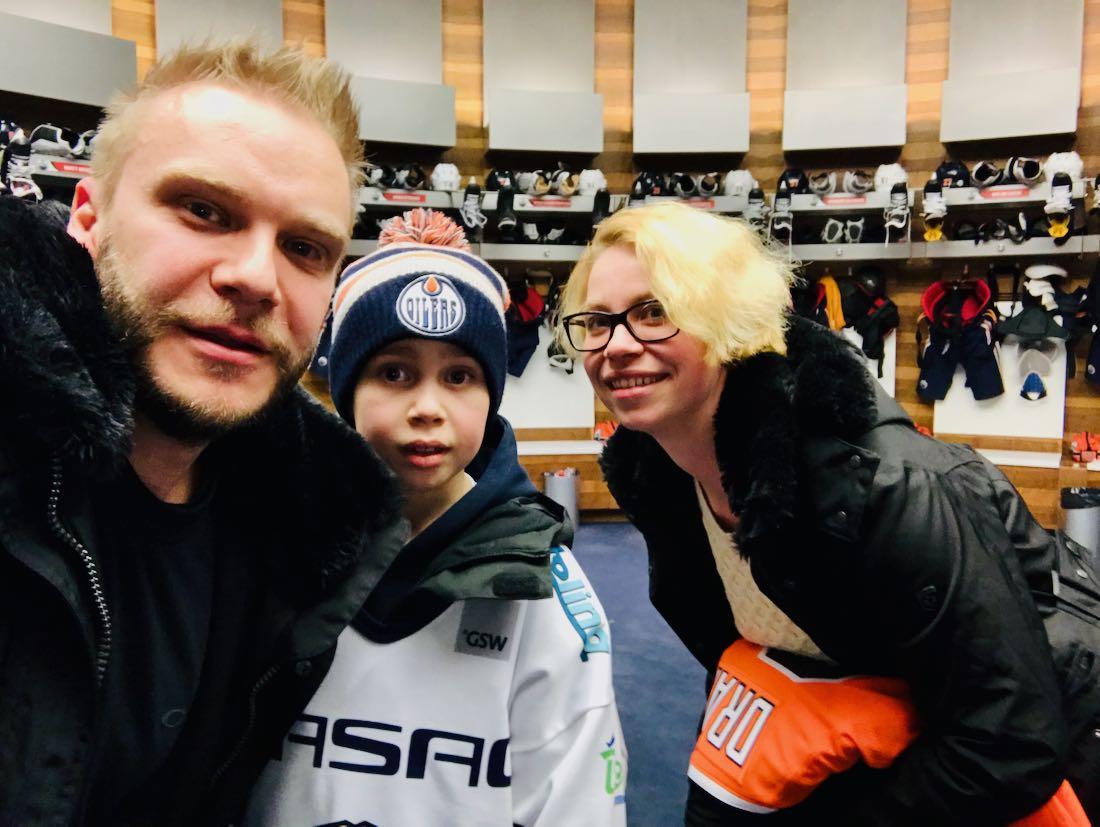 Wir sind in der Kabine der Edmonton Oilers mit Leon Draisaitl